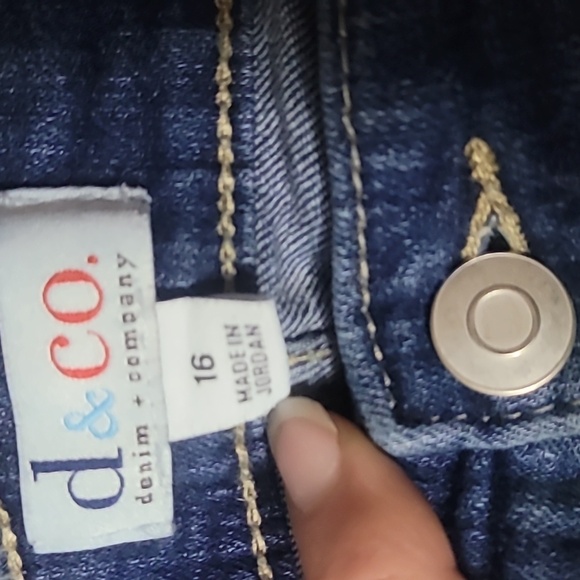 Denim & Co cropped jeans, 2 washes available - 16 - Picture 3 of 4